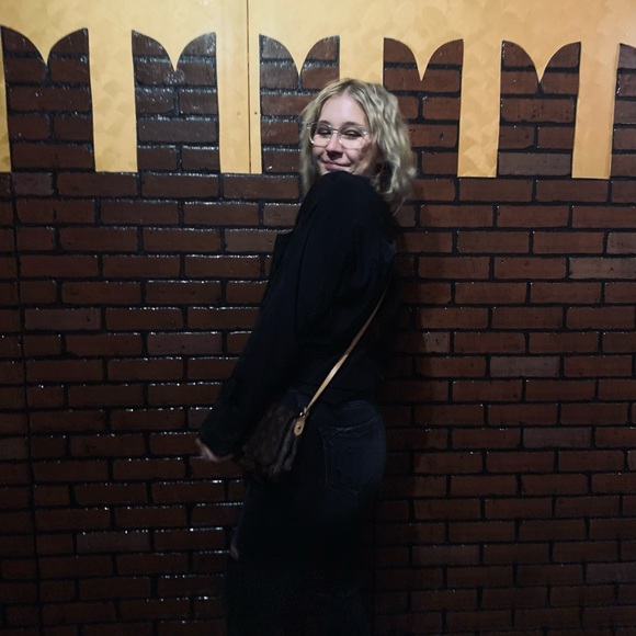 Meet your Posher, Chloe - Picture 2 of 5